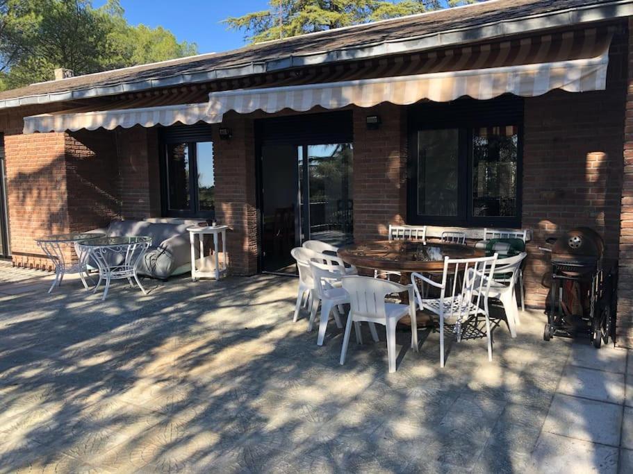Villa Rana, Con Amplio Jardin, Barbacoa Y Piscina Valdemorillo Exterior foto